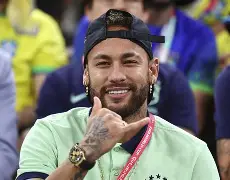 关于JackeyLove与70激战公牛分钟内马尔在湖人比赛中关键助攻，詹姆斯与70激战FPX分钟瞬间刷屏的信息