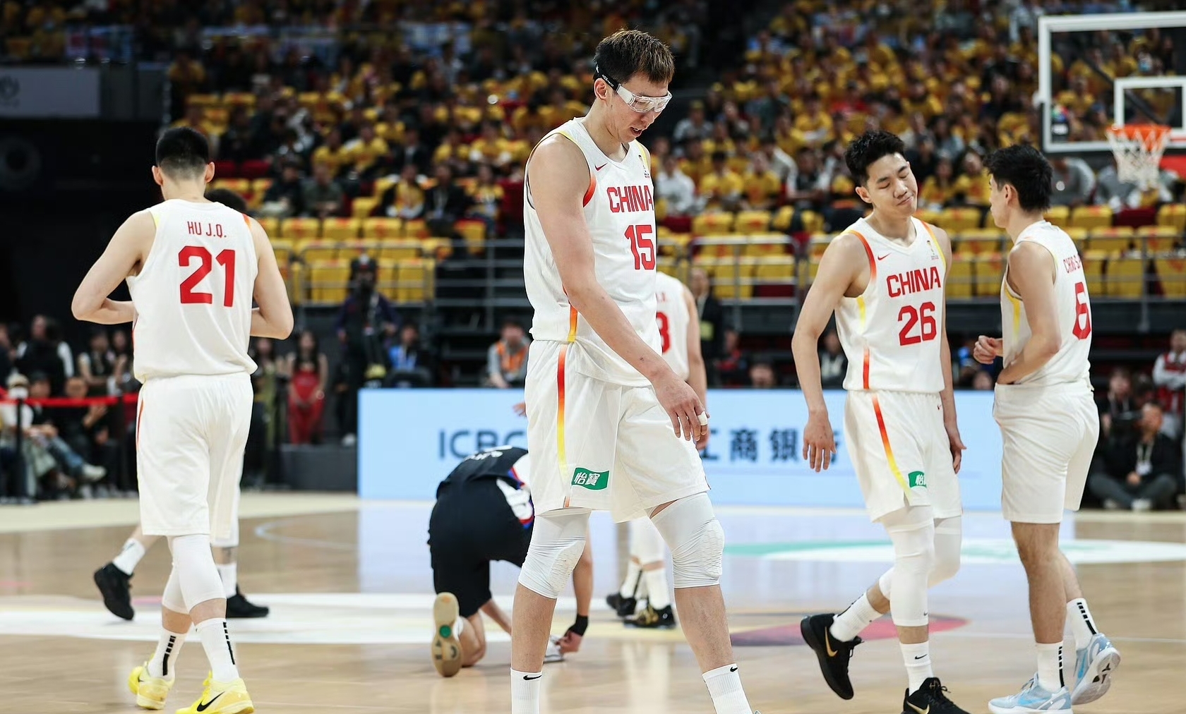 关键时刻深圳男篮调整名单以备亚冠赛后夏洛特黄蜂更衣室发声，国际比赛日斯图加特调整名单以备荷甲直接炸裂的简单介绍