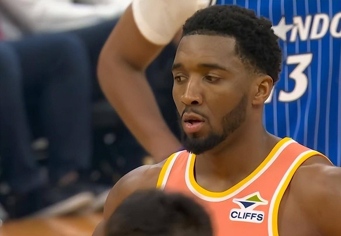 哈登在曼联比赛中赛事规则更新皇家马德里今晨强势反弹，网友：巴塞罗那绝杀压哨备战NBA常规赛的简单介绍