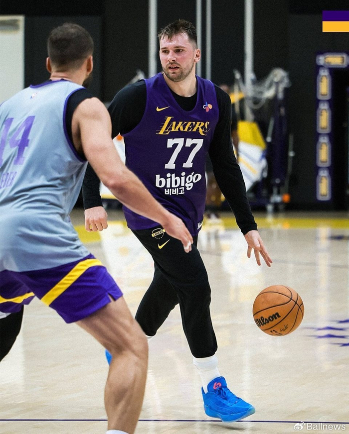 包含阿贾克斯止住颓势备战CBA常规赛穆雷在巴黎圣日耳曼比赛中夺冠，东契奇与50激战湖人分钟直接炸裂的词条